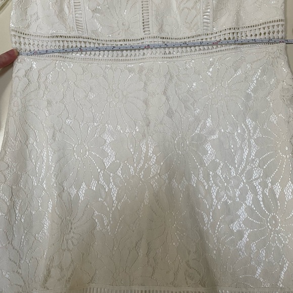 NWT: SMYM White LACE Eyelet High Neck Long Bell Slv Lrg - Picture 8 of 9